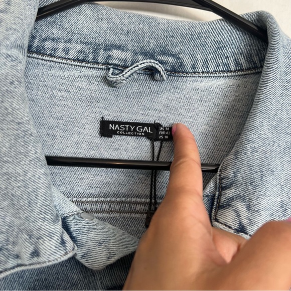 Nasty gal Light wash long sleeve denim shirt shorts romper
Size 10 - Picture 6 of 8